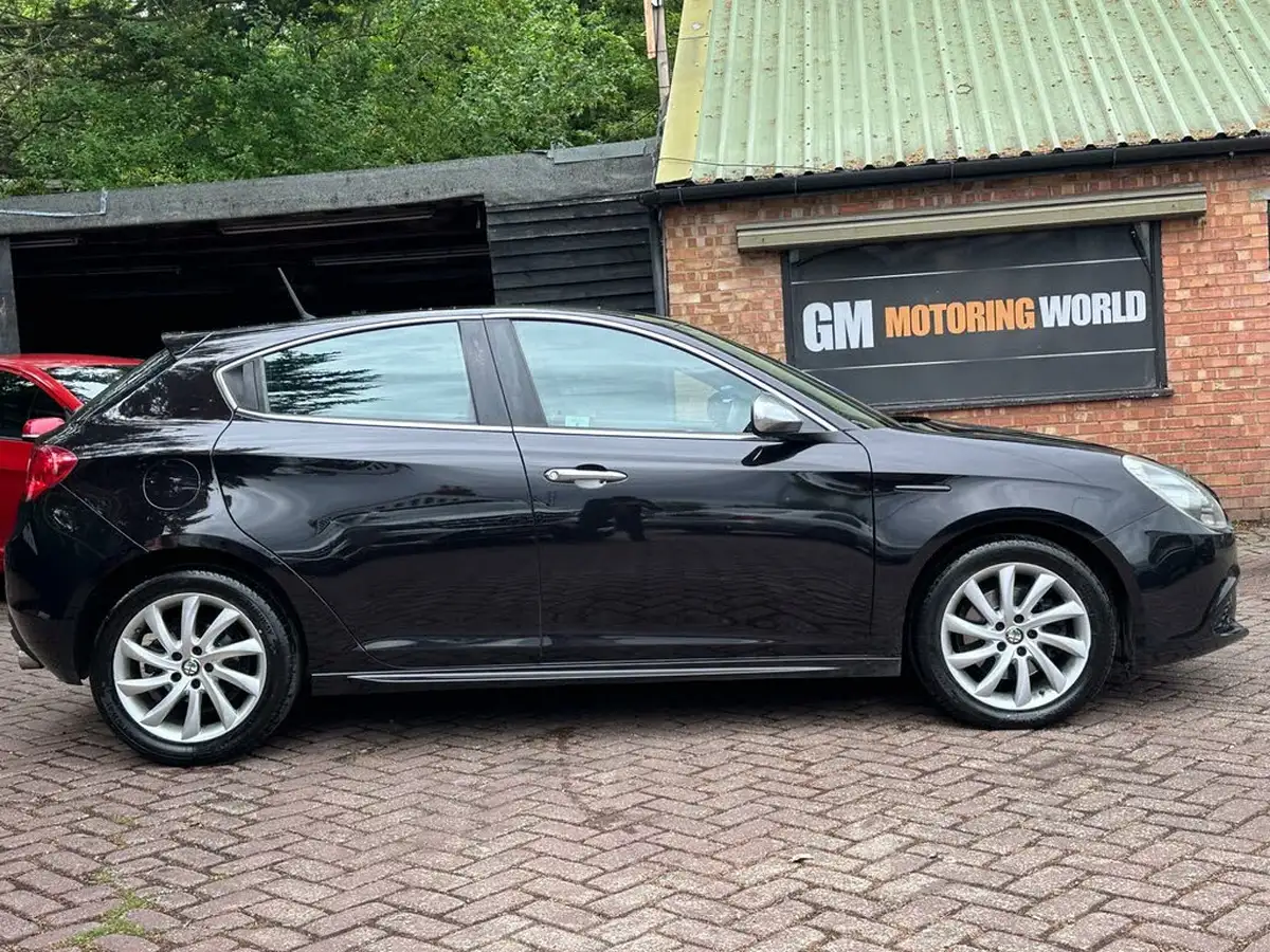 2011-alfa-romeo-giulietta-20td-veloce-170bhp-big-3