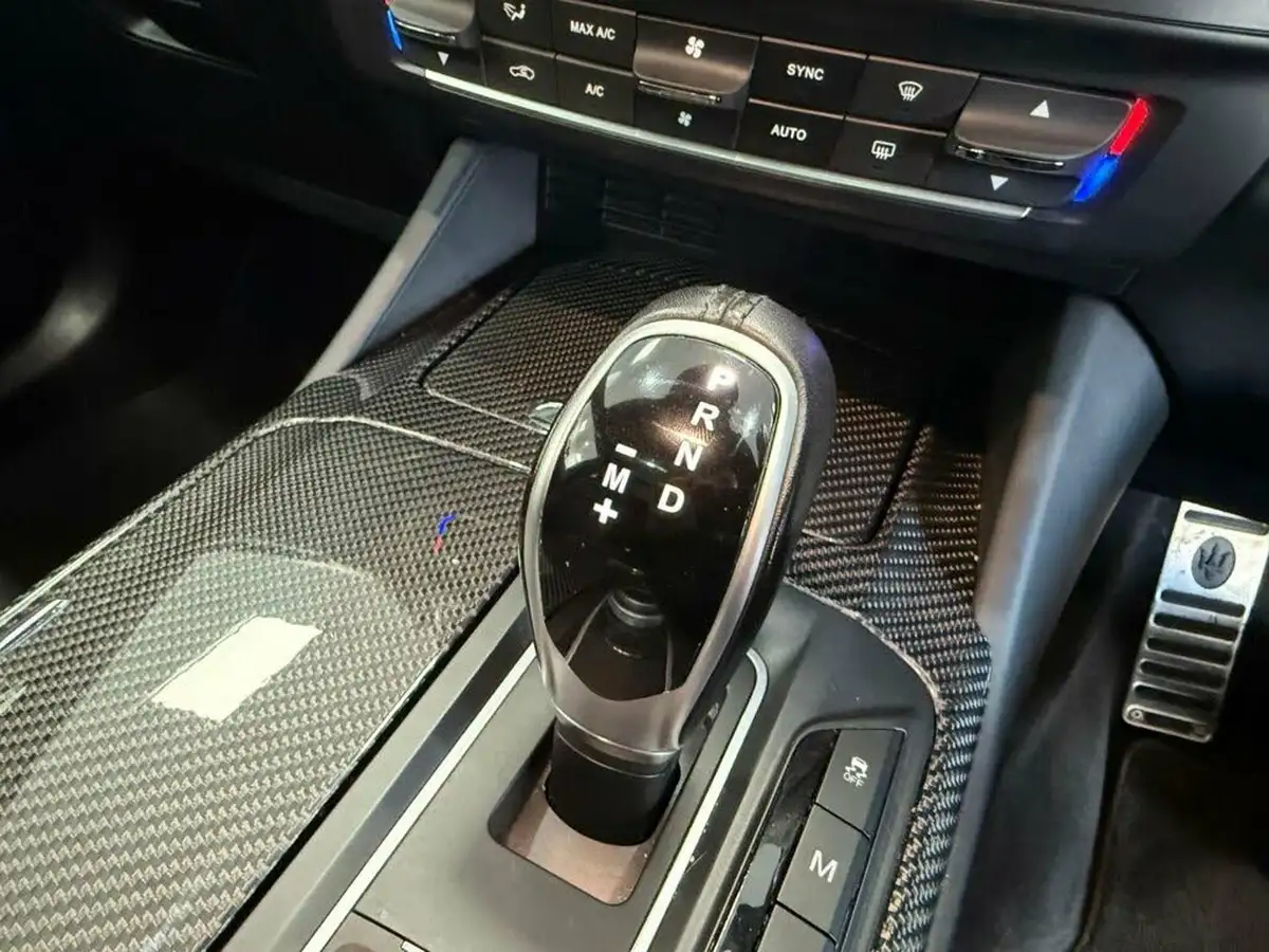 2017-maserati-levante-big-55