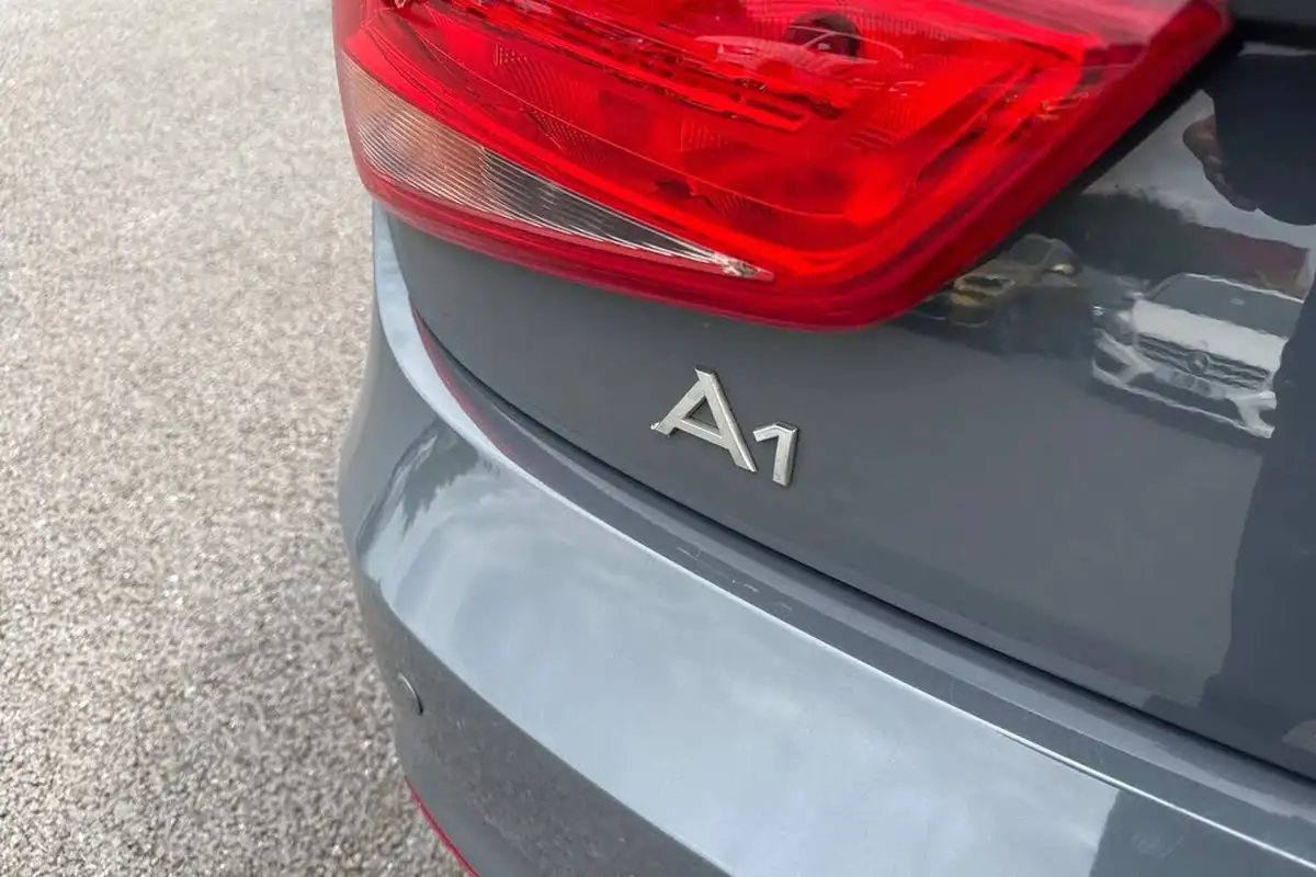 2015-audi-a1-14-sport-125ps-ss-hatchback-3d-1395cc-big-32