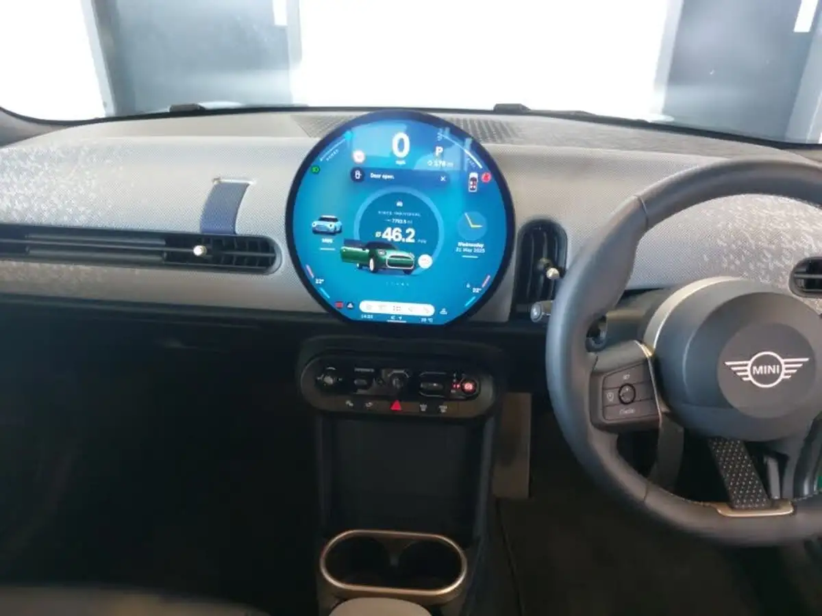 2024-mini-cooper-15-cooper-c-exclusive-3d-big-3