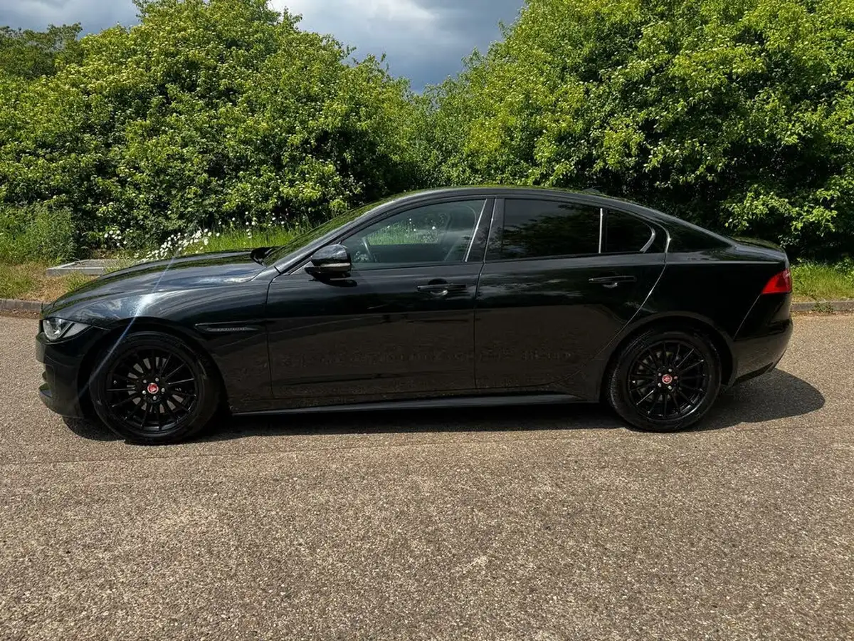 2016-jaguar-xe-20d-r-sport-163ps-auto-big-9
