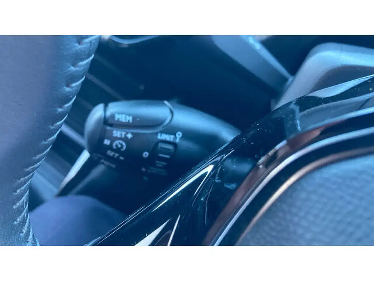 2023-peugeot-2008-suv-e-active-premium-big-24