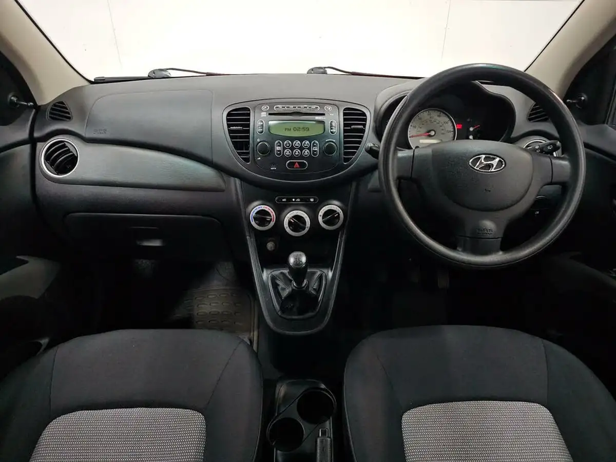 2010-hyundai-i10-12-classic-big-1