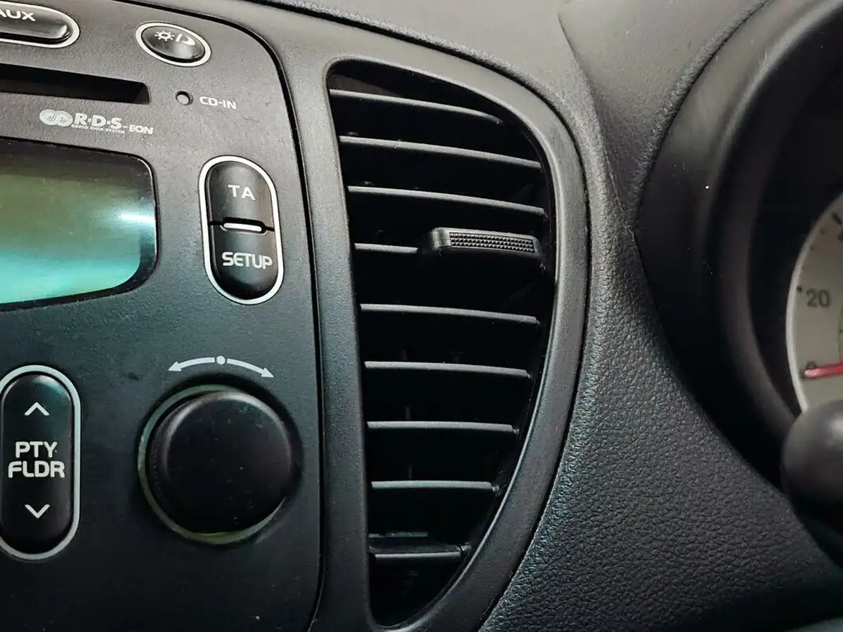 2010-hyundai-i10-12-classic-big-49