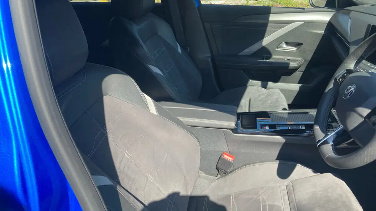 2024-vauxhall-astra-12-turbo-ultimate-130ps-hatchback-auto-big-41