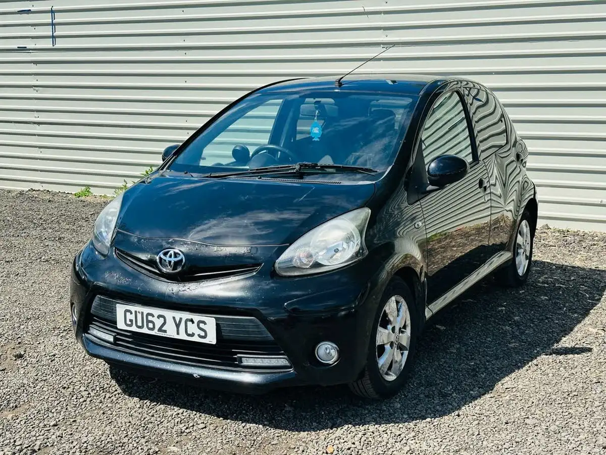 2012-toyota-aygo-10-aygo-fire-5d-big-6