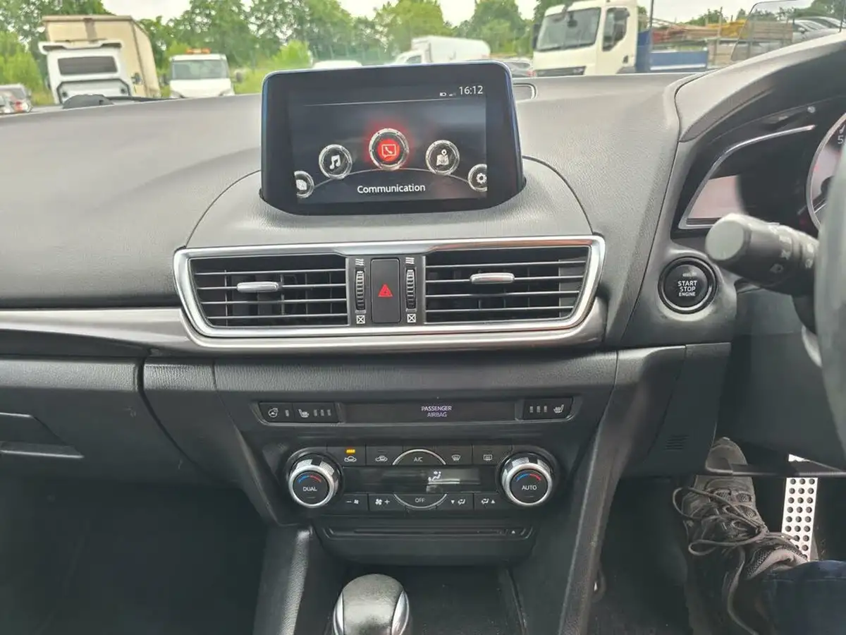 2016-mazda-mazda3-20-sport-nav-120ps-safety-packblack-leather-hatchback-5d-auto-big-30