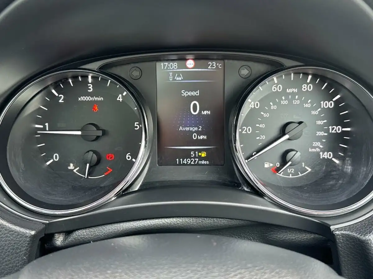 2014-nissan-qashqai-15dci-acenta-premium-big-42