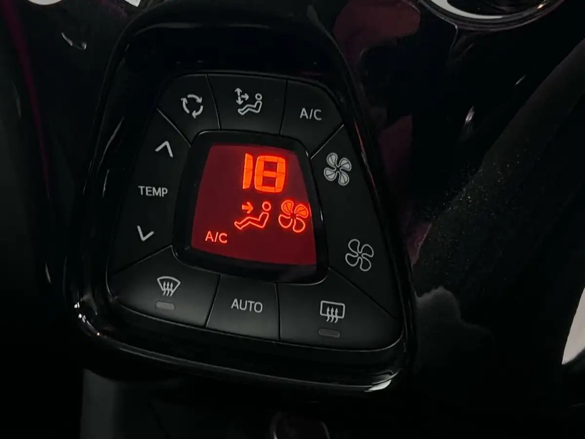 2017-toyota-aygo-10-vvt-i-x-style-71bhp-x-shift-big-36