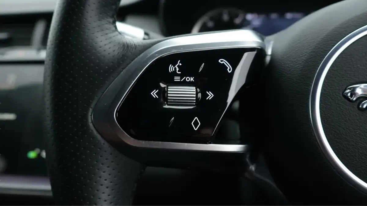 2022-jaguar-e-pace-20-d165-r-dynamic-se-big-24