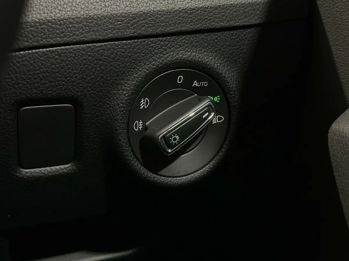 2020-skoda-superb-14-tsi-se-technology-estate-big-15