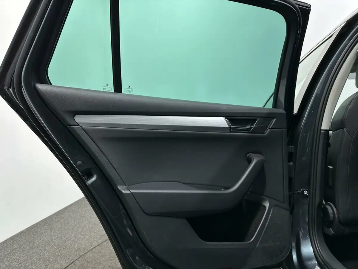2020-skoda-superb-14-tsi-se-technology-estate-big-39