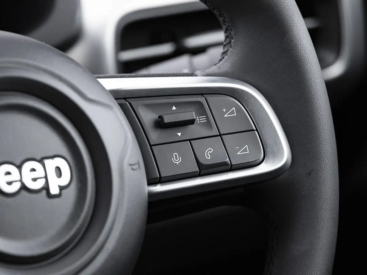 2025-jeep-wrangler-20-gme-sahara-big-12