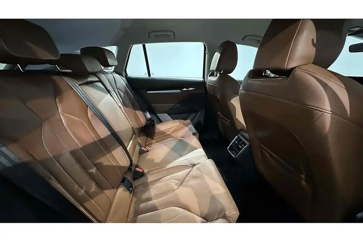 2023-skoda-enyaq-e-80-82-kwh-station-wagon-big-25