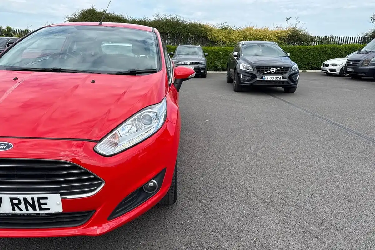2017-ford-fiesta-125-zetec-3d-big-25