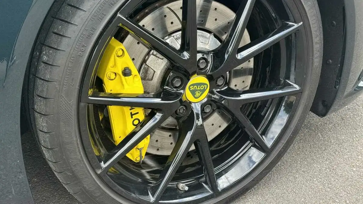 2023-lotus-emira-35-first-edition-v6-big-10