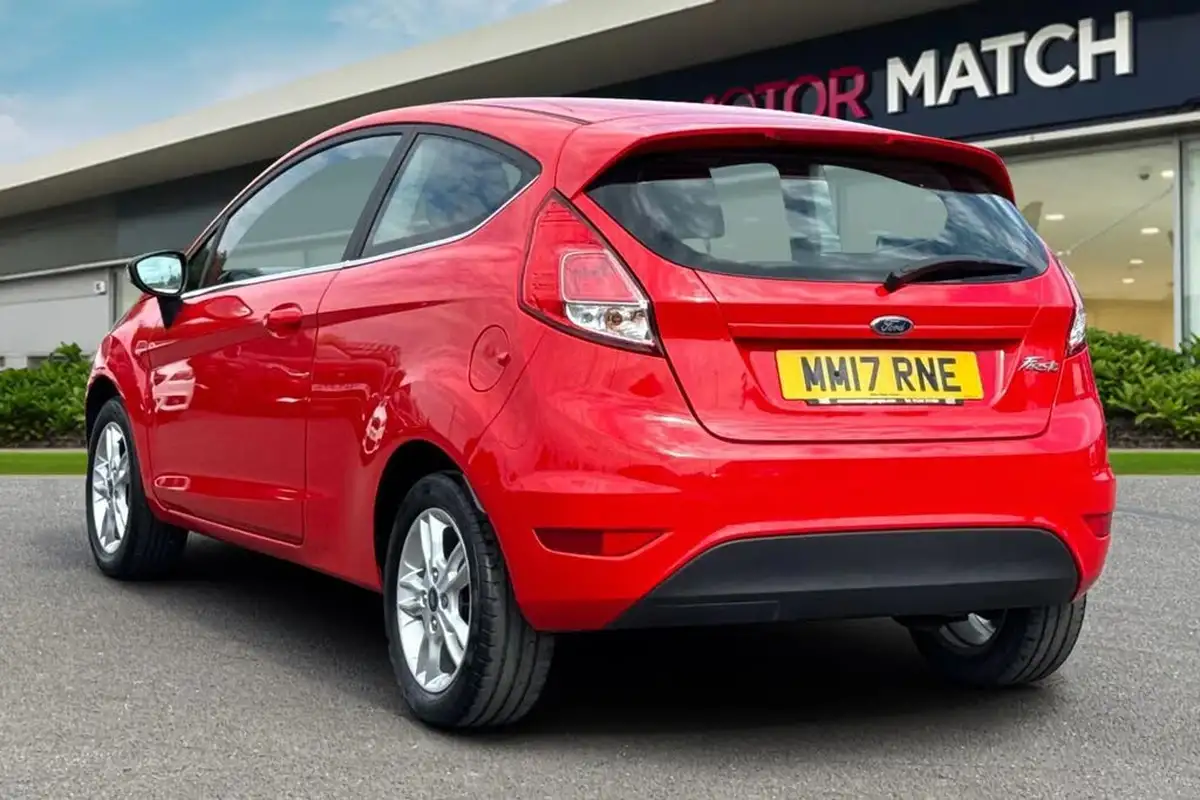 2017-ford-fiesta-125-zetec-3d-big-1