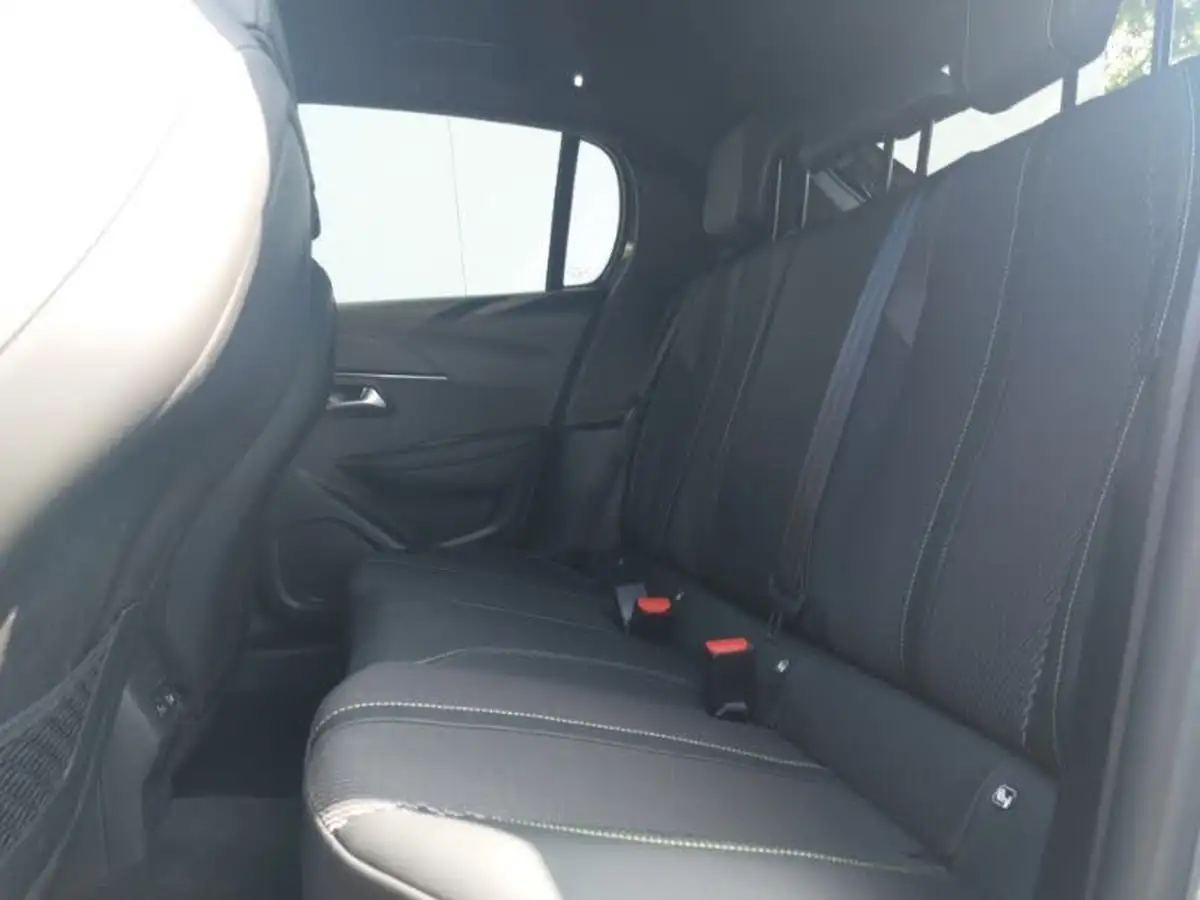 2024-peugeot-208-12-puretech-gt-100ps-big-5