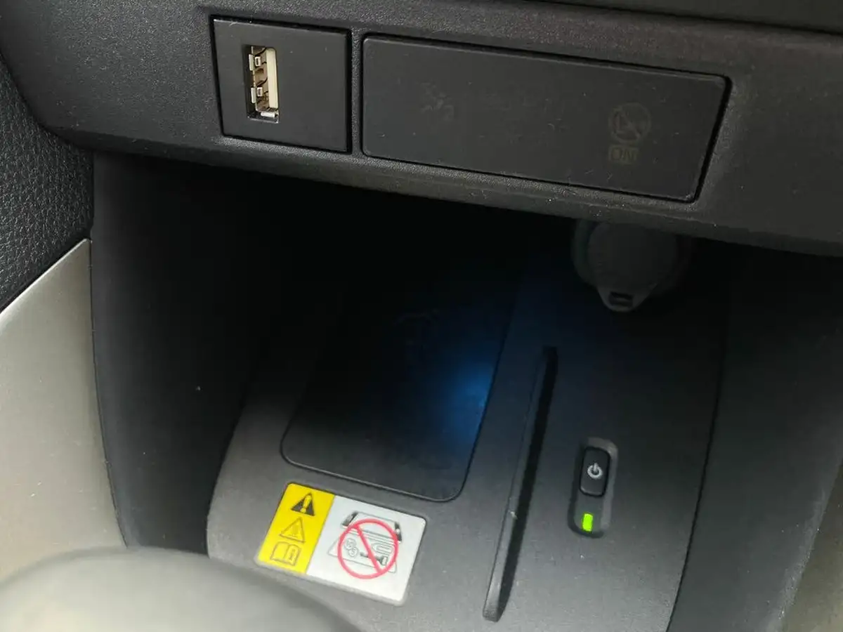2022-mazda-mazda2-15-select-big-40