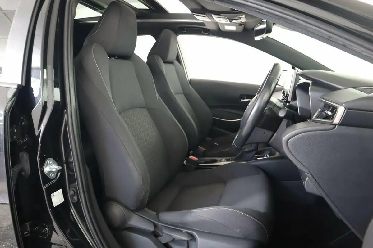 2019-toyota-corolla-18-vvt-i-design-trk-hatchback-5d-big-12