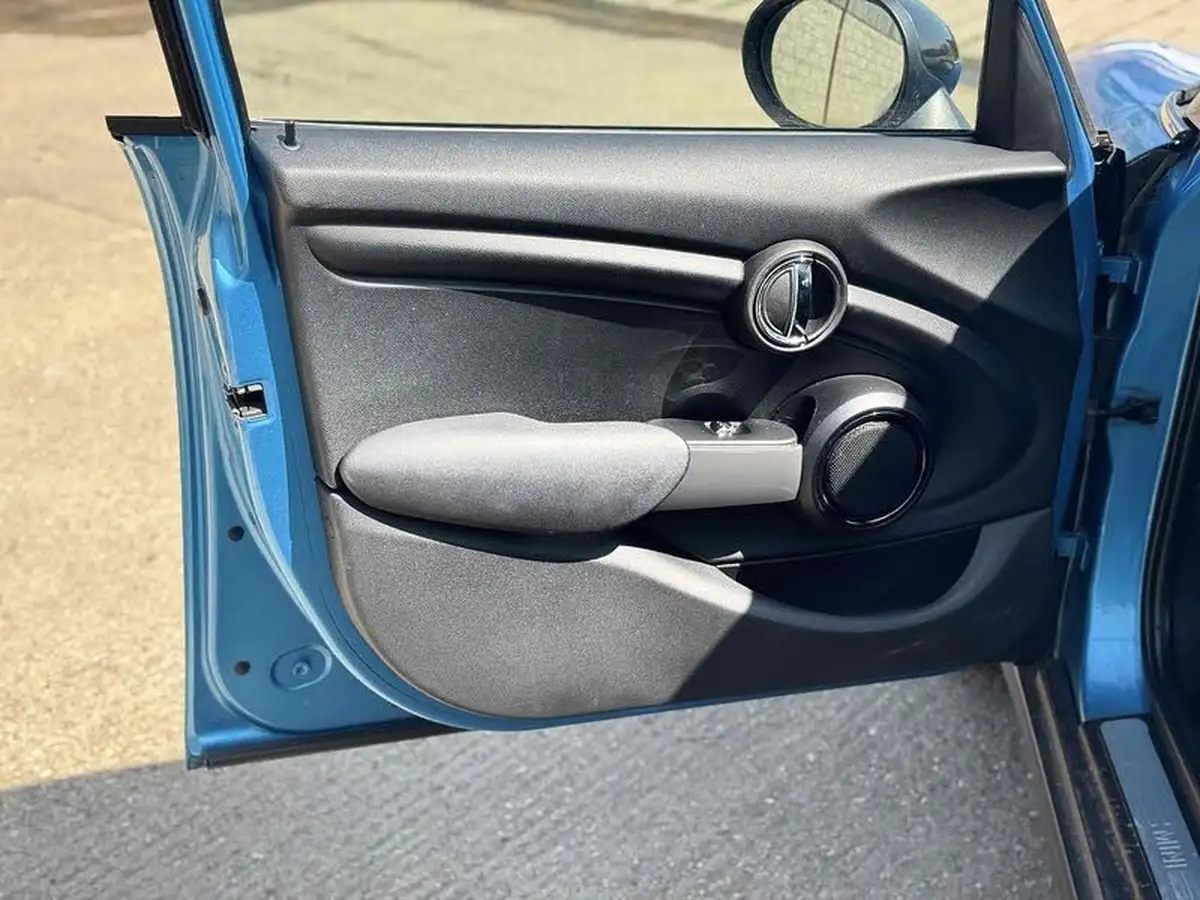2015-mini-cooper-15-cooper-5d-auto-big-32