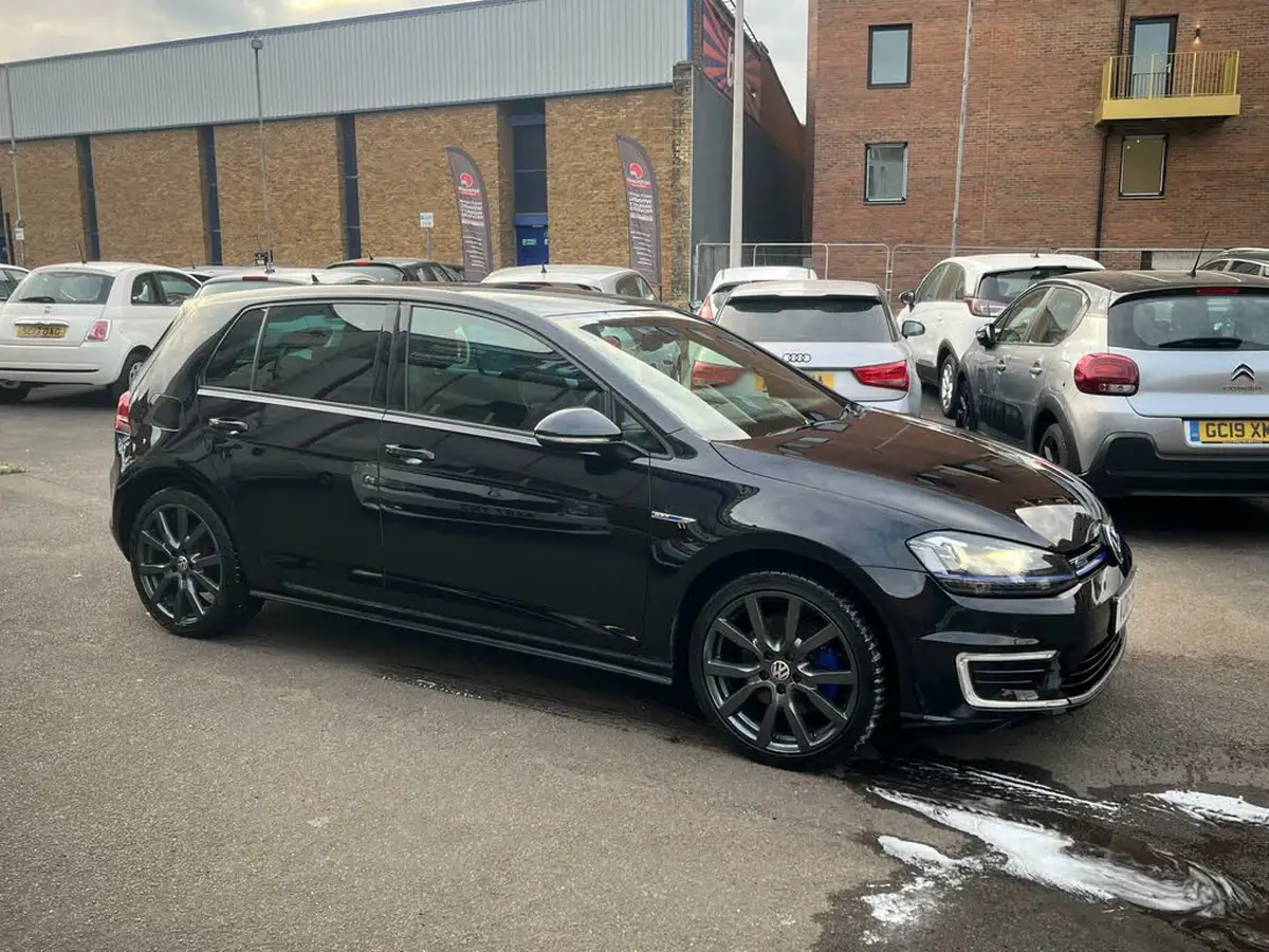 2016-volkswagen-golf-14-tsi-gte-nav-big-50
