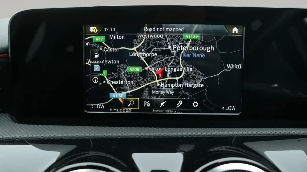 2020-mercedes-benz-a-class-20d-a200d-amg-line-hatchback-5d-big-11