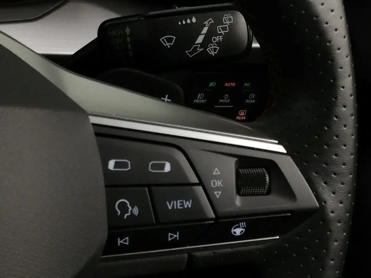 2023-seat-leon-10-etsi-evo-fr-sport-hatchback-big-18