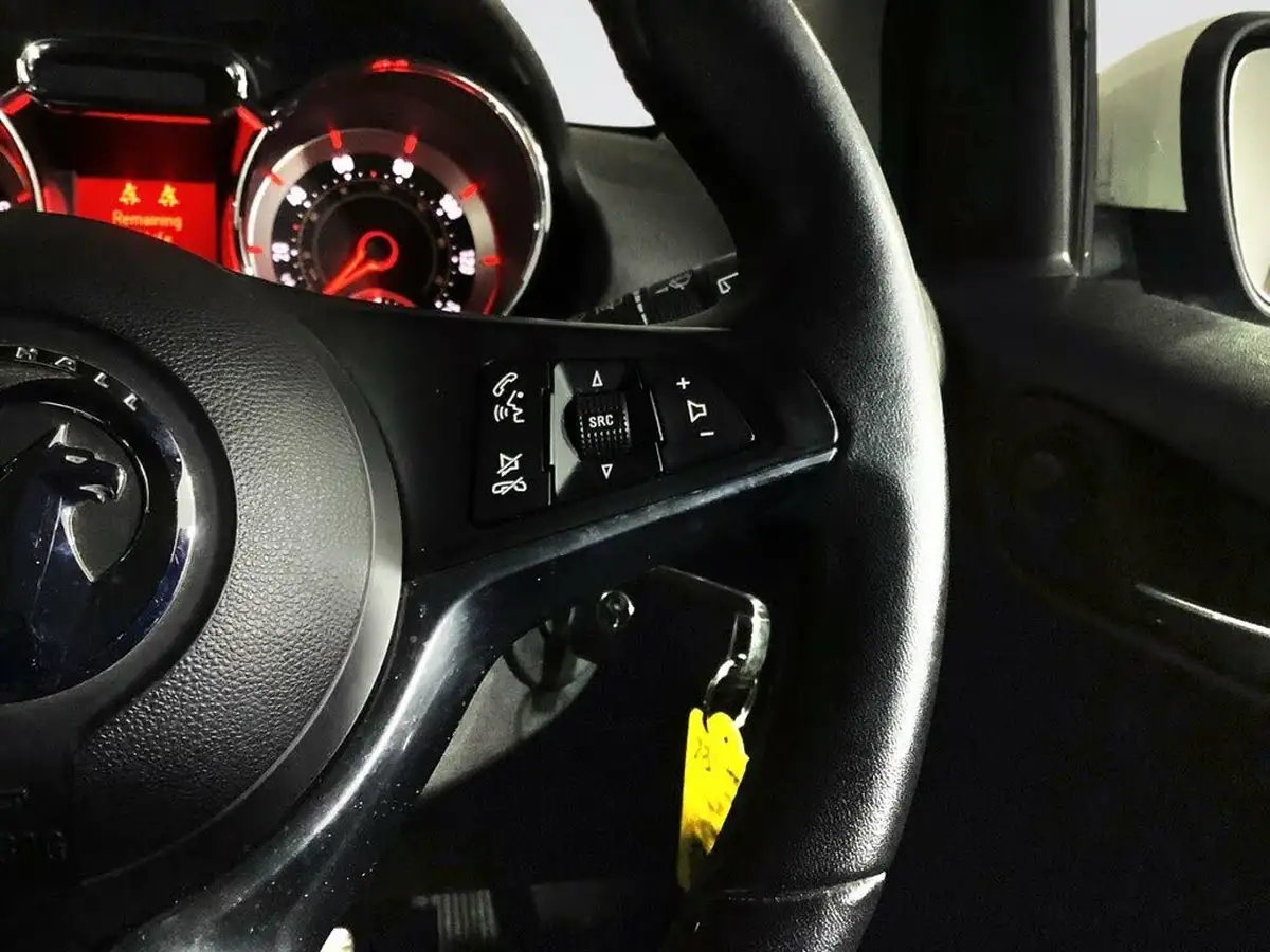 2013-vauxhall-adam-14-glam-100ps-ecoflex-ss-big-19