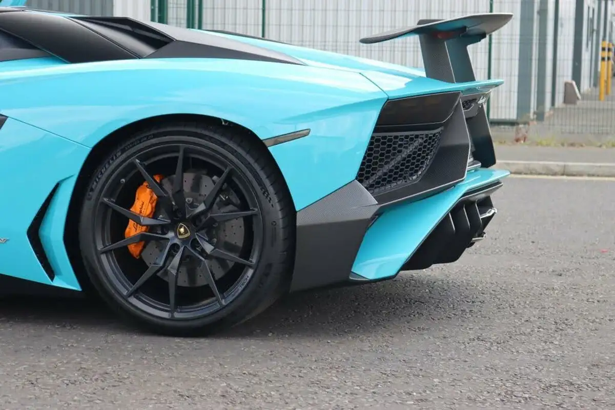 2016-lamborghini-aventador-65-lp-700-4-coupe-big-27