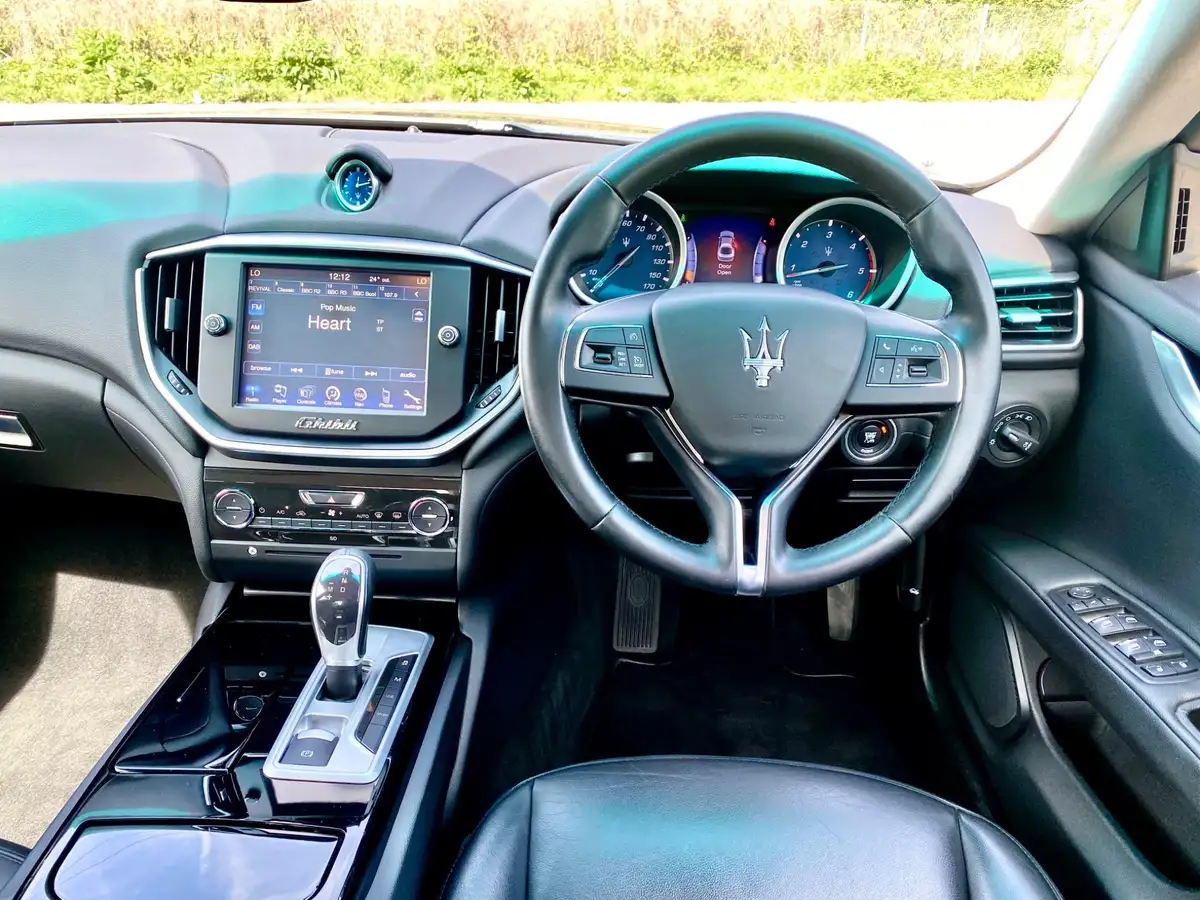2017-maserati-ghibli-30td-big-16