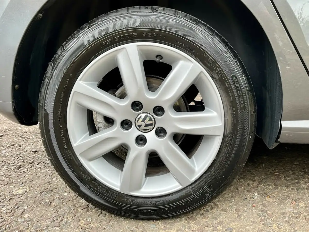 2010-volkswagen-polo-14-se-86ps-5d-dsg-big-29