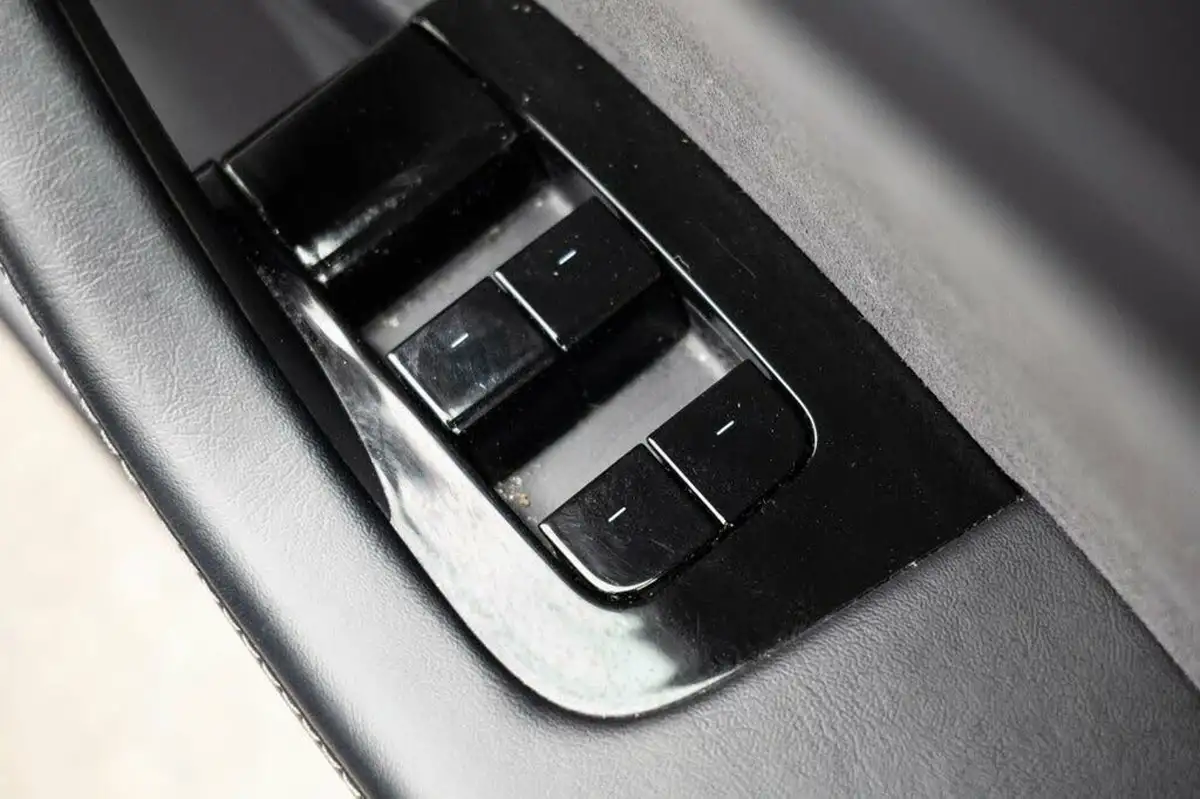 2020-tesla-model-3-e-standard-plus-big-17