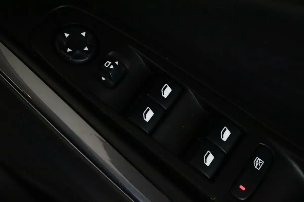 2020-vauxhall-grandland-x-12-sri-nav-auto-big-14