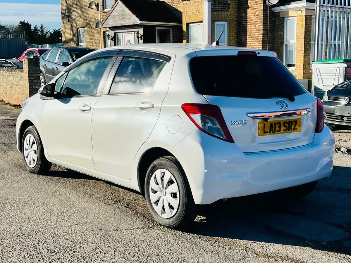 2013-toyota-yaris-big-1
