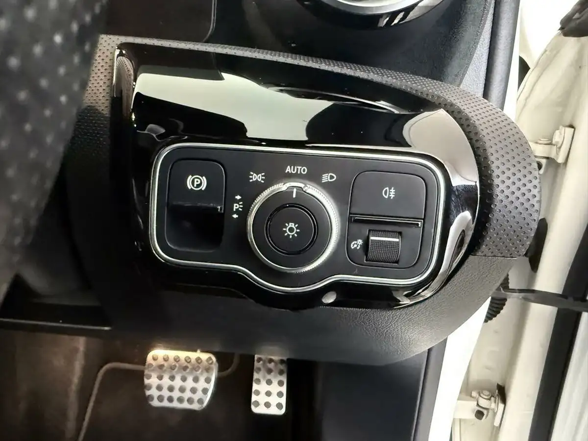 2021-mercedes-benz-a-class-13-a250e-amg-line-executive-saloon-4d-big-24