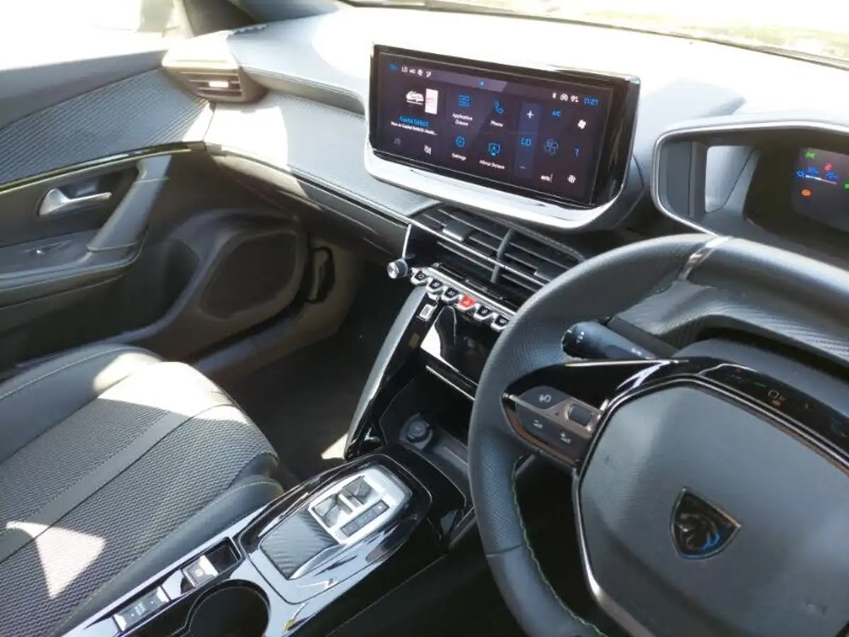 2024-peugeot-2008-suv-e-gt-136ps-50kwh-big-6