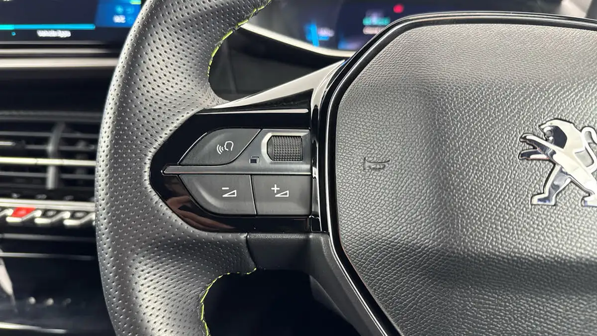 2023-peugeot-2008-suv-e-gt-136bhp-50kwh-station-wagon-big-20