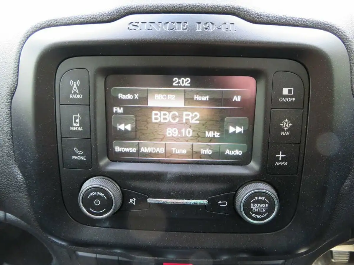 2017-jeep-renegade-14-multiair-ii-longitude-big-11