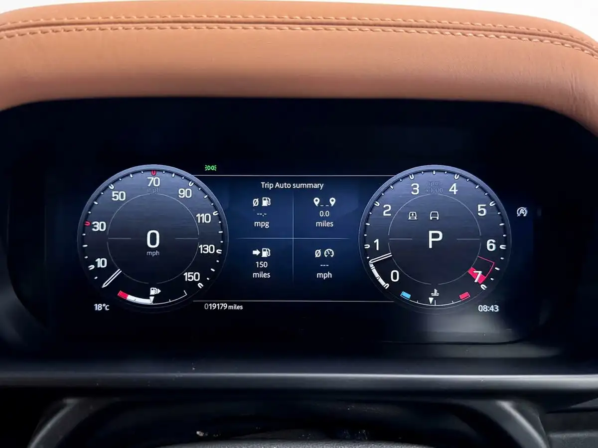 2022-land-rover-110-defender-50-p525-v8-big-56