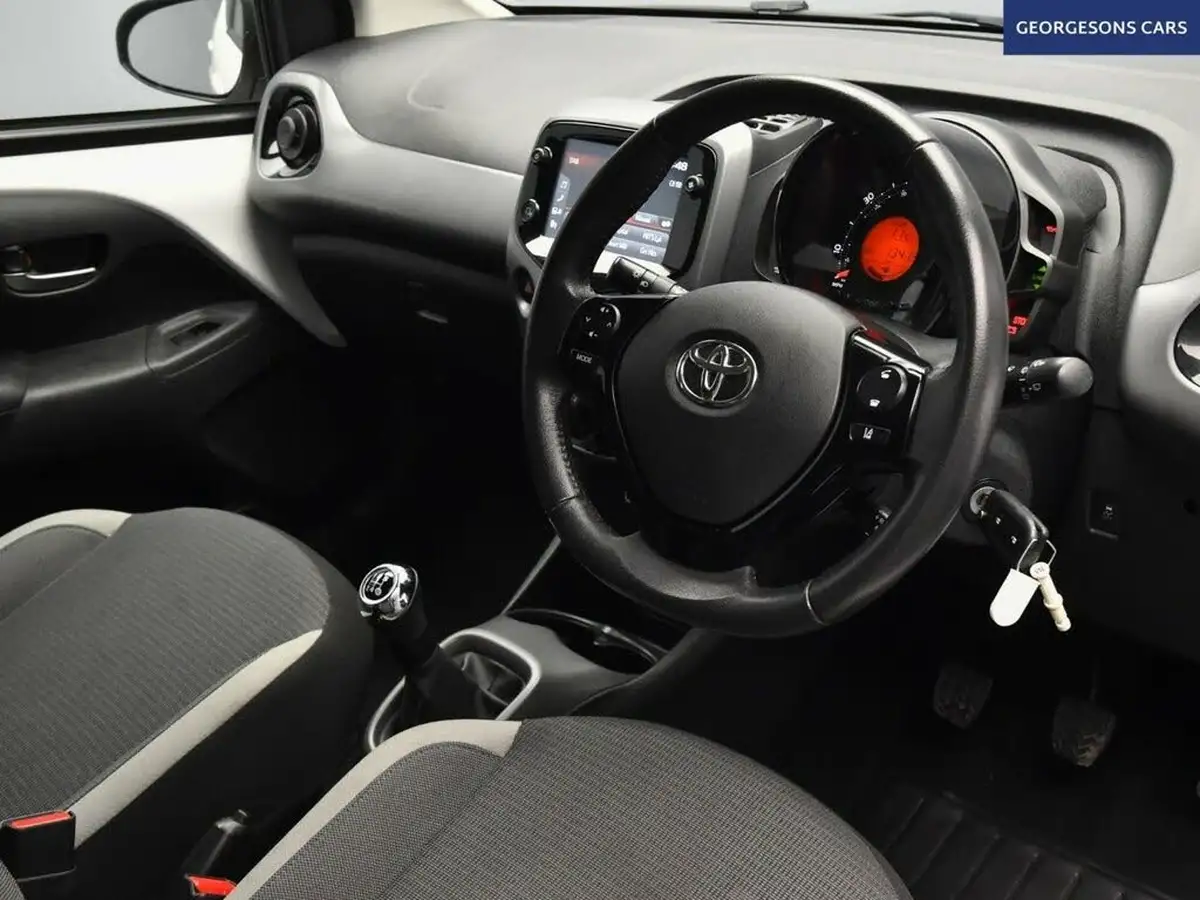 2022-toyota-aygo-10-vvt-i-x-play-big-10