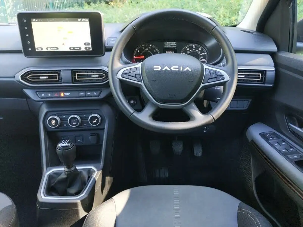 2024-dacia-sandero-stepway-10-tce-extreme-90bhp-big-6