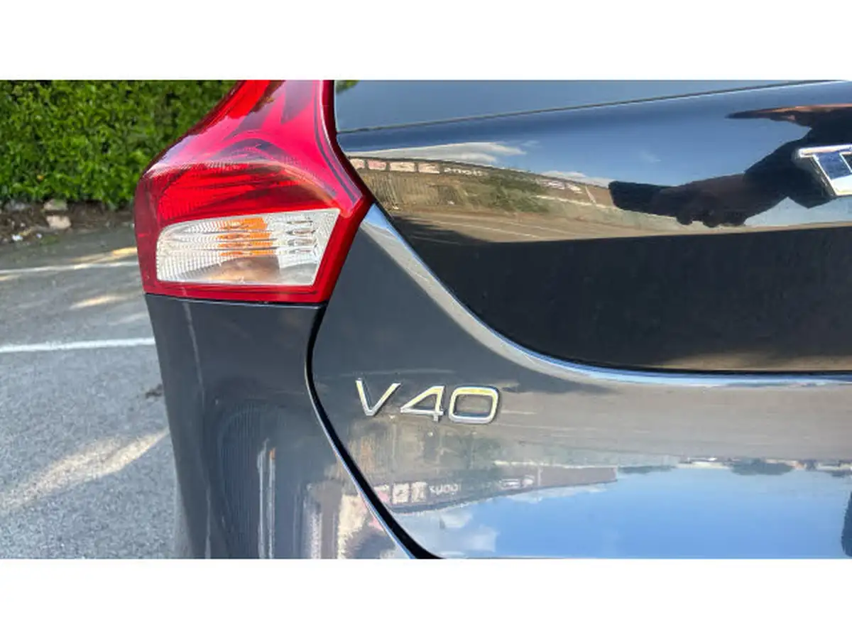 2016-volvo-v40-20-t3-cross-country-pro-big-38