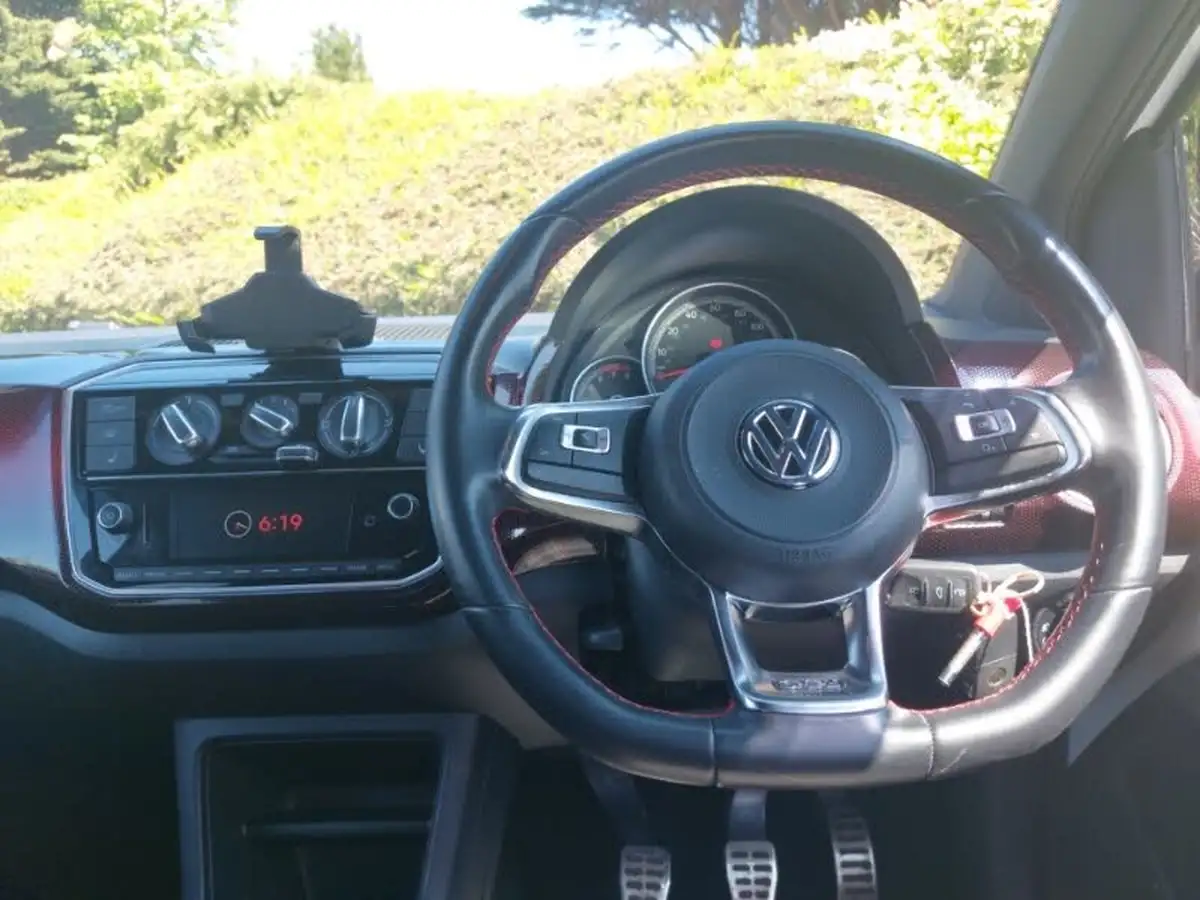 2019-volkswagen-up-10-gti-5d-big-6