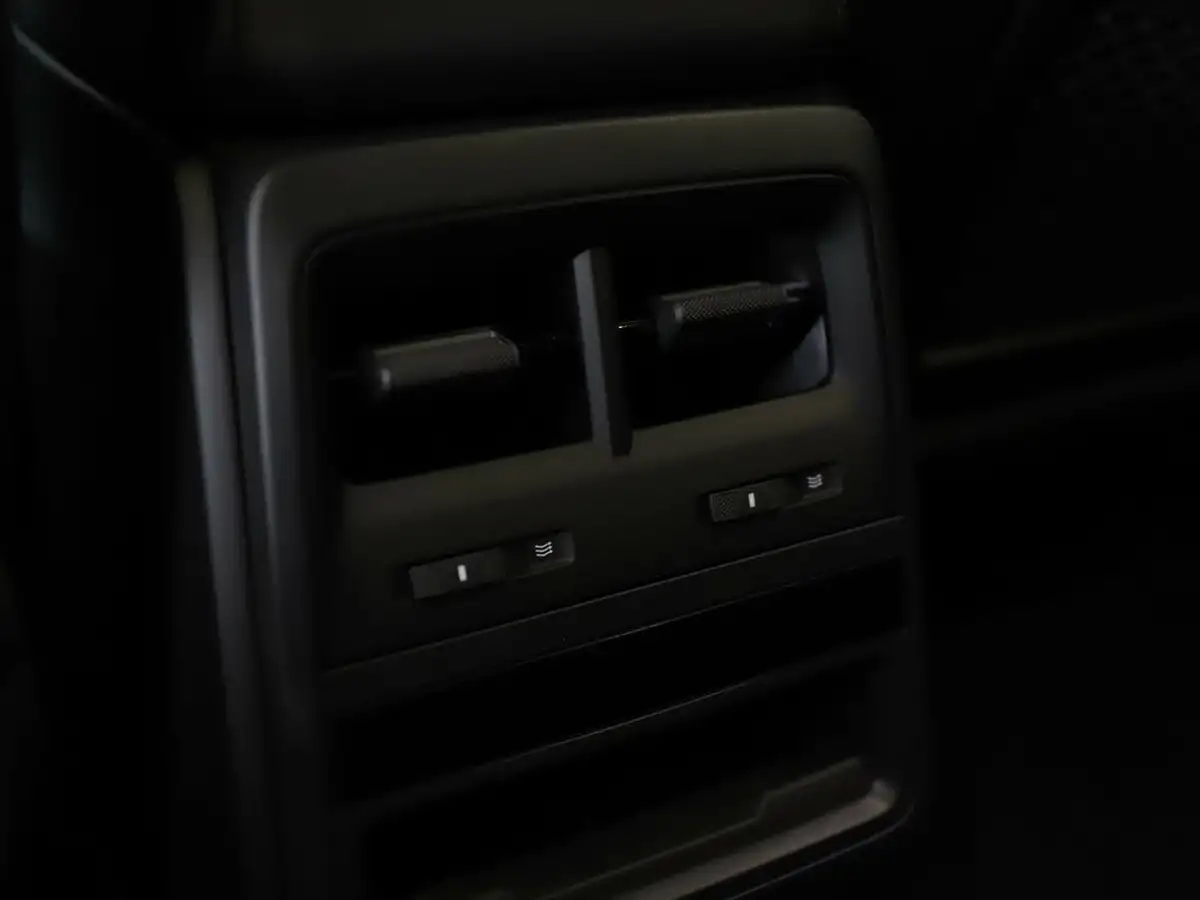 2025-porsche-macan-e-4-electric-big-27