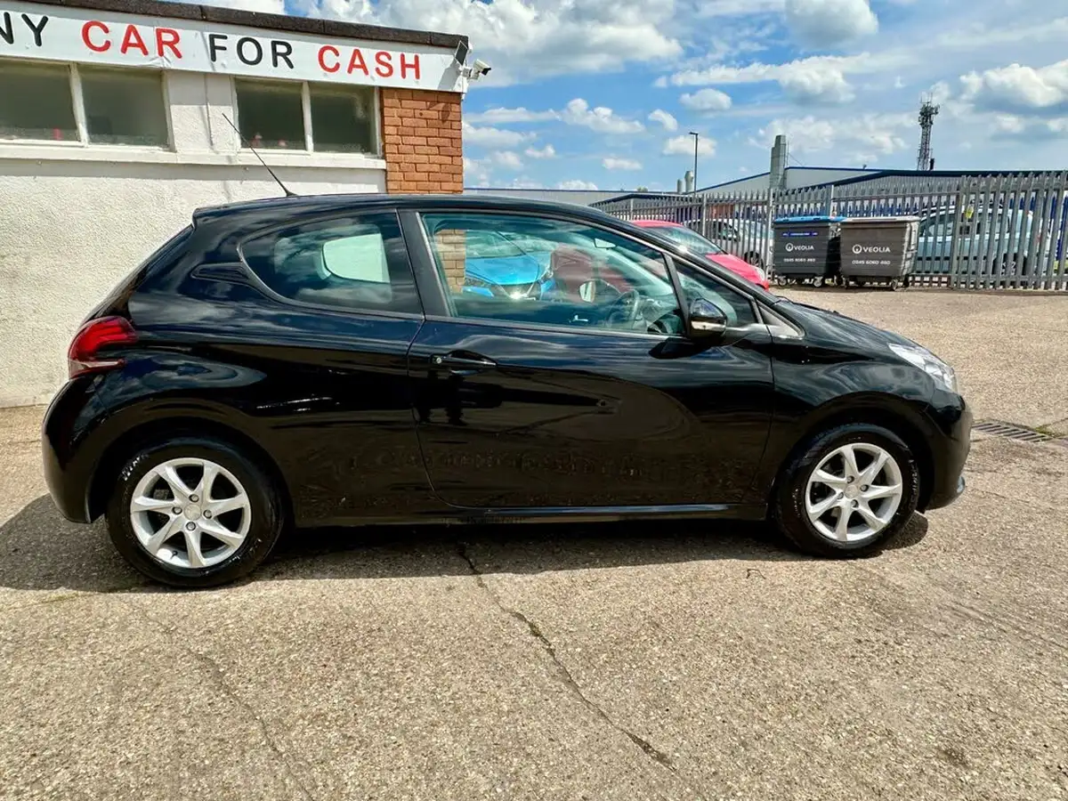 2016-peugeot-208-12-puretech-active-82bhp-3d-big-6