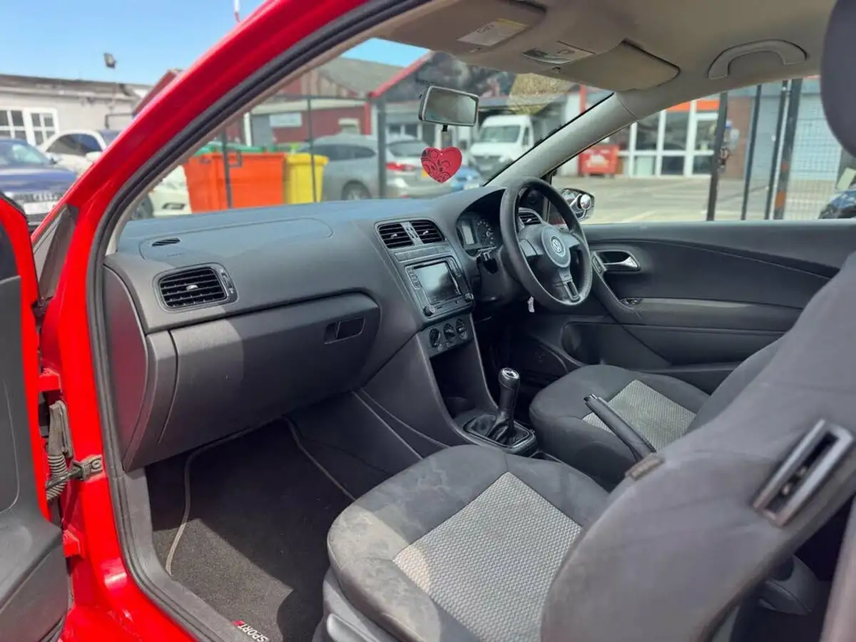 2010-volkswagen-polo-12-s-3d-big-19