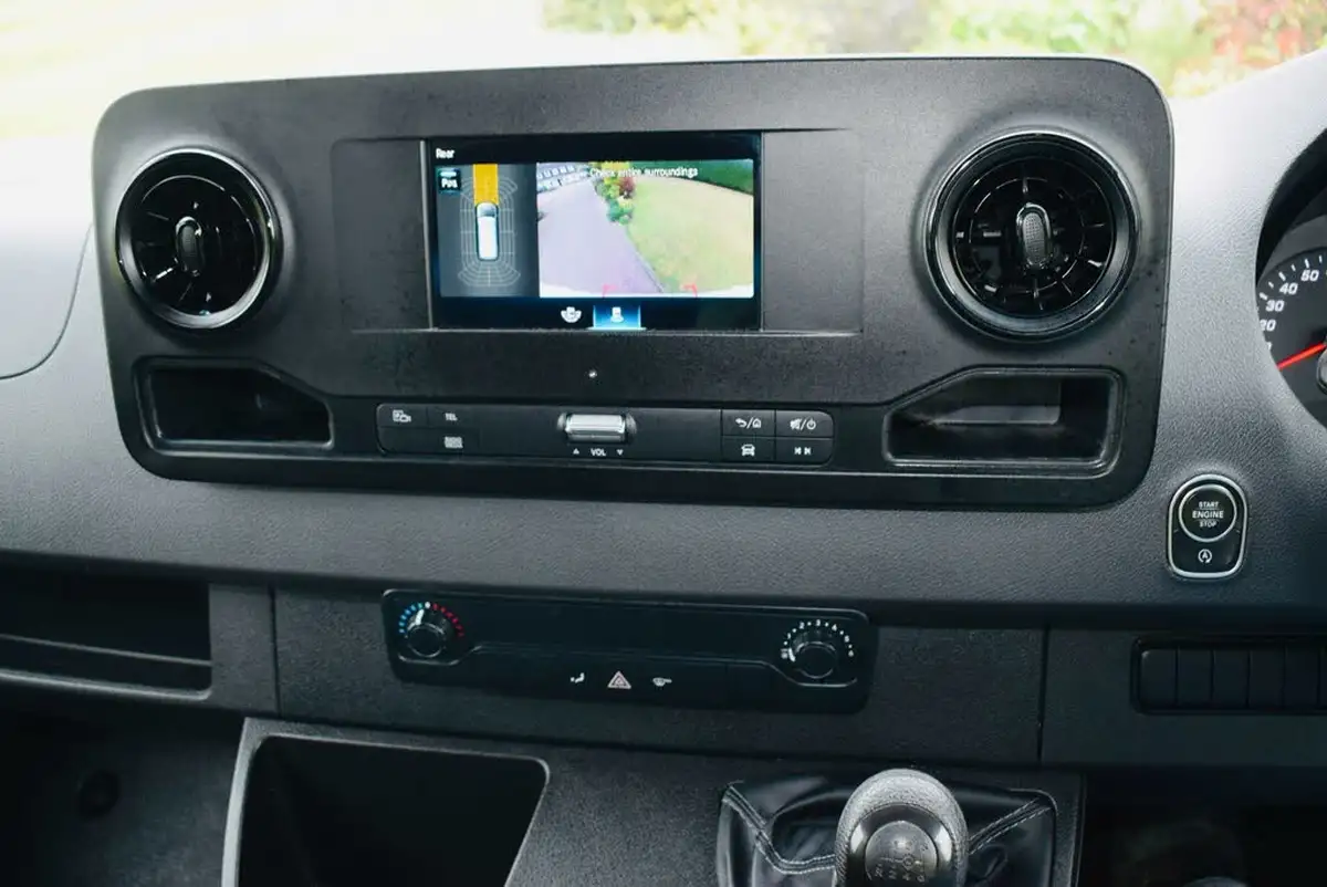 2023-mercedes-benz-sprinter-big-3