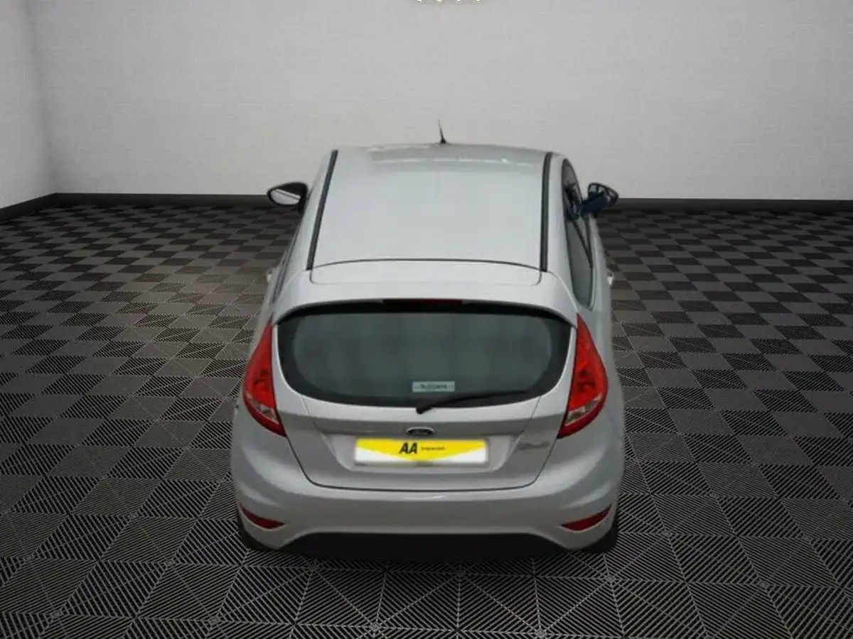 2012-ford-fiesta-125-zetec-3d-big-3