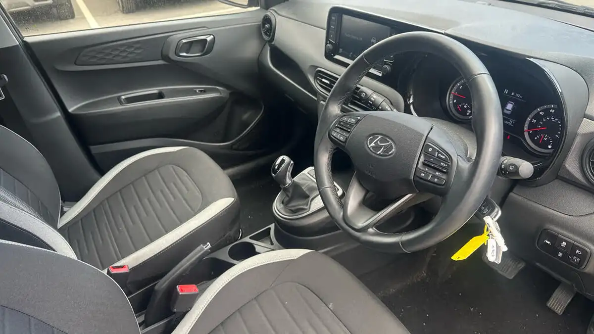 2022-hyundai-i10-12-se-connect-auto-big-8